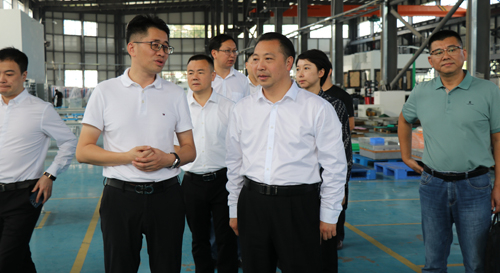 贵州赤水市长王巍一行到访并沉浸式参观瀚森打造的纸塑行业“全自动标杆工厂”